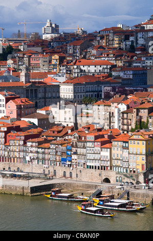 Vue sur la ville avec le Rio Douro, Porto, Portugal, Europe Banque D'Images