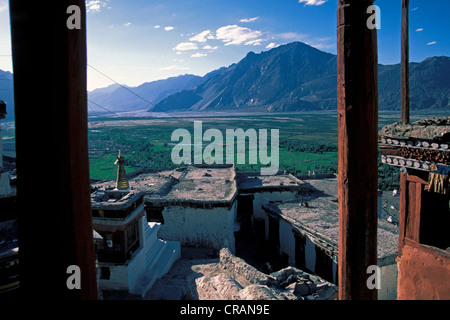 Vue depuis le monastère de Diskit, Deskit Gompa, au cours de la vallée de Nubra, Gompa, Dogs, Ladakh, Himalaya indien, le Jammu-et-Cachemire Banque D'Images