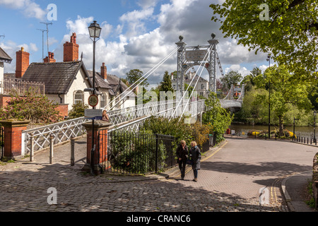 La rivière Dee à Chester avec le Queens Park pont construit en 1823. Banque D'Images