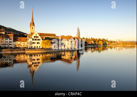 Vue sur le Rhin au monastère de Saint Georges dans la vieille ville de Stein am Rhein, dans le canton de Schaffhouse, Suisse, Europe Banque D'Images