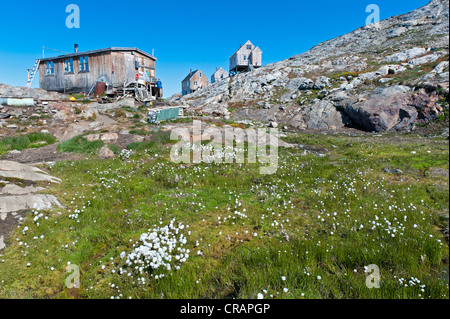 Maisons Inuit Les Inuit, Tiniteqilaaq, fjord Sermilik, Est du Groenland Banque D'Images