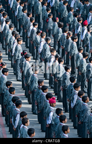 Matin, l'Assemblée générale, les étudiants de l'école, le Chapslee Chapslee, Shimla, Himachal Pradesh, Inde du Nord, Inde, Asie Banque D'Images