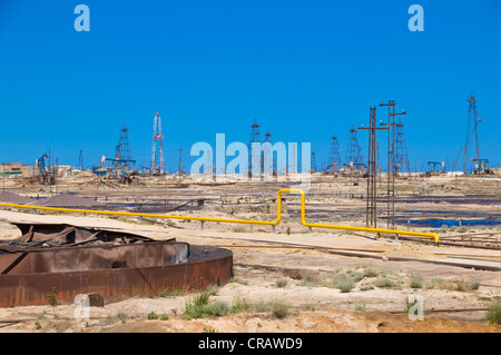 Champ de pétrole, industrie pétrolière sur la péninsule Abseron, Azerbaïdjan, Caucase, l'Eurasie Banque D'Images