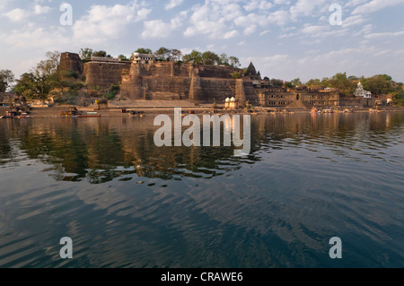 Ahilya Fort de la rivière Narmada, Maheshwar, Madhya Pradesh, Inde, Asie Banque D'Images