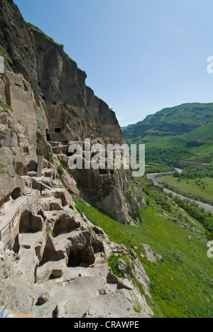 Vestiges de l'Kvabebi Vanis, monastère de la grotte Grottes de Vani, Vardzia, Géorgie, au Moyen-Orient Banque D'Images