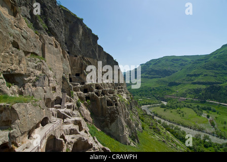 Vestiges de l'Kvabebi Vanis, monastère de la grotte Grottes de Vani, Vardzia, Géorgie, au Moyen-Orient Banque D'Images