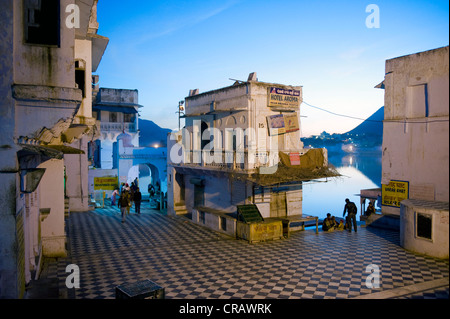 Quartier historique de la ville de Pushkar sur la sainte lac Pushkar, Rajasthan, Inde, Asie Banque D'Images