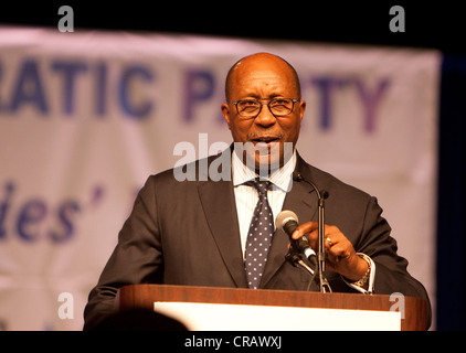 Le représentant au Commerce des États-Unis, Ron Kirk parle pendant la Convention démocrate de l'État du Texas à Houston, Texas Banque D'Images