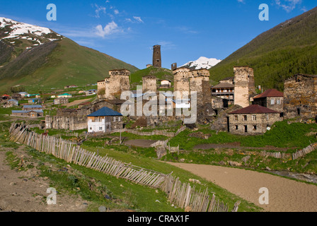 Village de montagne historique Ushguli, UNESCO World Heritage site, province de Svaneti, Géorgie, au Moyen-Orient Banque D'Images