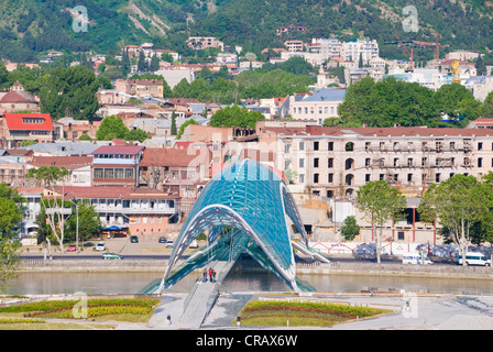 Nouveau pont sur la rivière Mtkvari, rivière Kura, Tbilissi, Géorgie, au Moyen-Orient Banque D'Images