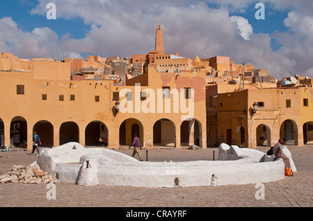 Place du marché, dans le village de Ghardaïa dans le site du patrimoine mondial de l'Algérie, M'zab, Afrique Banque D'Images