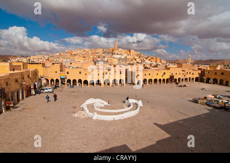 Place du marché, dans le village de Ghardaïa dans le site du patrimoine mondial de l'Algérie, M'zab, Afrique Banque D'Images