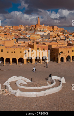 Place du marché, dans le village de Ghardaïa dans le site du patrimoine mondial de l'Unesco du Mzab, Algérie, Afrique Banque D'Images