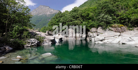 Près de Lavertezzo, Valle Verzasca Valley, canton du Tessin, Suisse, Europe Banque D'Images