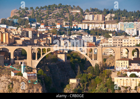 Pont Sidi M'Cid bridge avec le marabout de Sidi Rached, Constantine, Algérie, Afrique Banque D'Images