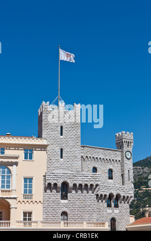 Drapeau sur le Palais du Prince comme un signe que le prince est dans le palais, Palais Princier de Monaco, Place du Palais, Monte Carlo Banque D'Images
