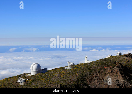 Roque de los Muchachos, la montagne vue depuis la crête d'une couverture nuageuse, observatoire, Observatorio del Roque de los Muchachos, ORM Banque D'Images