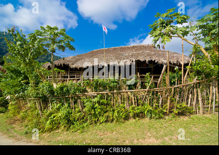 Maison traditionnelle en bois dans Podbi près le long, de l'Arunachal Pradesh, au nord-est de l'Inde, l'Inde, l'Asie Banque D'Images