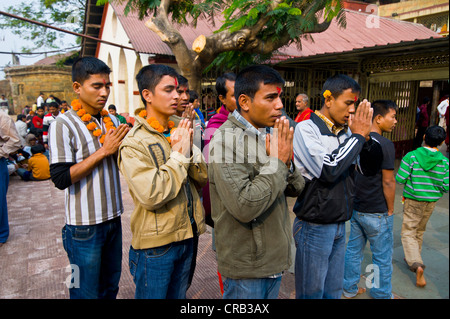Pèlerins hindous dans Temple Kamakhya, un temple hindou, Guwahati, Assam, nord-est de l'Inde, l'Inde, l'Asie Banque D'Images