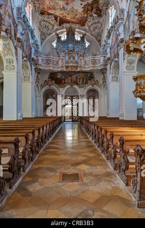 Vue de l'intérieur, la magnifique église paroissiale de Saint Jean Baptiste, ancienne église de l'abbaye des Prémontrés, Steingaden Banque D'Images