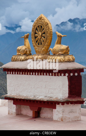 Ornements de toit bouddhiste, Temple Drepung, Lhassa, Tibet, Asie Banque D'Images
