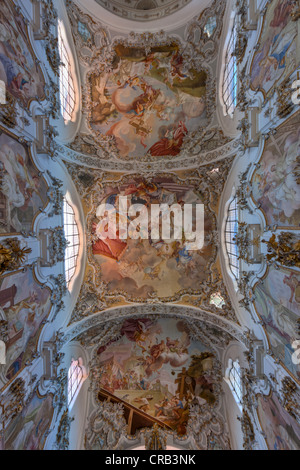 Des peintures au plafond dans la magnifique église paroissiale de Saint Jean Baptiste, ancienne église de l'abbaye des Prémontrés, Steingaden Banque D'Images