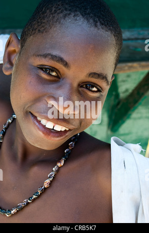 Garçon dans marché, ilha de Mozambique Banque D'Images