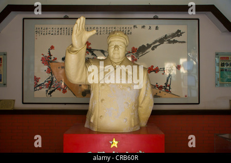 Statue de Mao dans une maison à Pingyao, Shanxi, China, Asia Banque D'Images