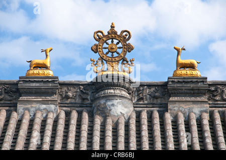 Ornements de toit bouddhiste sur un toit dans le Wutai Shan site monastique, Mont Wutai, UNESCO World Heritage Site, Shanxi, China, Asia Banque D'Images