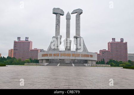 La faucille et du marteau et un stylo, Monument de la Korean Workers Party, Pyongyang, Corée du Nord, d'Asie Banque D'Images