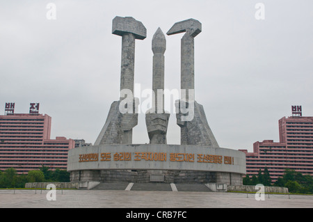 La faucille et du marteau et un stylo, Monument de la Korean Workers Party, Pyongyang, Corée du Nord, d'Asie Banque D'Images