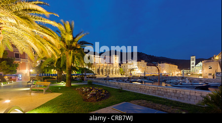 Promenade du port à Trg Svetog ,, la place Saint-Marc, l'île de Hvar, Hvar, Dalmatie centrale, Dalmatie, côte Adriatique Banque D'Images