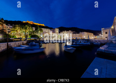 Promenade du port à Trg Svetog ,, la place Saint-Marc, l'île de Hvar, Hvar, Dalmatie centrale, Dalmatie, côte Adriatique Banque D'Images