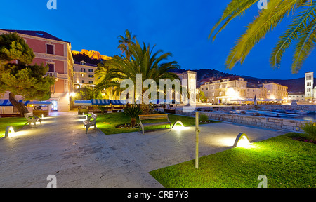 Promenade du port à Trg Svetog ,, la place Saint-Marc, l'île de Hvar, Hvar, Dalmatie centrale, Dalmatie, côte Adriatique Banque D'Images