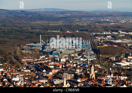 Vue de l'usine Alcan Singen et près de Hohentwiel, un volcan éteint, région de l'Hegau, Constance district, district de Constance Banque D'Images