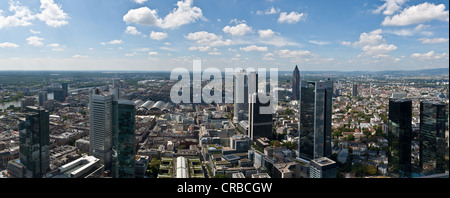 Panorama de la skyline de Francfort avec les gratte-ciel de Trianon, Tours jumelles de la Deutsche Bank avec une nouvelle façade, Sparkasse et Banque D'Images