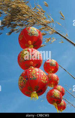 Lanternes chinoises sur le Nouvel An chinois, la ville de Krabi, Krabi, Thaïlande, Asie du Sud, Asie Banque D'Images