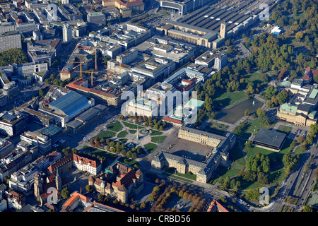 Vue aérienne, Neues Schloss, New Castle, Ehrenhof, Koenigsbau building, collégiale, lac Eckensee, opera house Banque D'Images