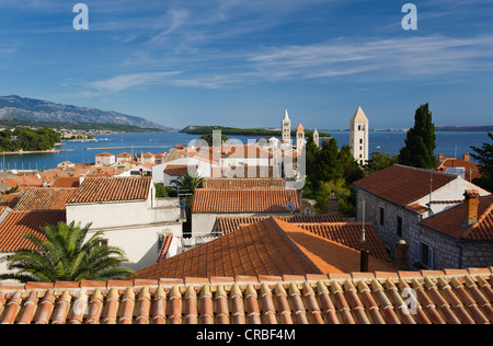 Les clochers des églises de saint Justin, Saint Mary et le monastère de Saint-André, île, golfe de Kvarner, Croatie, Europe Banque D'Images