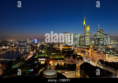 Vue de Francfort et sa skyline, Commerzbank, Hessische Landesbank, Deutsche Bank, Banque centrale européenne, Skyper building Banque D'Images