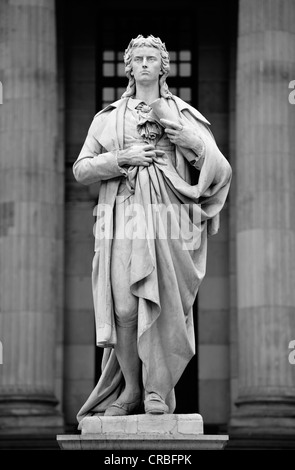 Image en noir et blanc, de la statue de Friedrich Schiller en face de la salle de concert Konzerthaus, conçu par Karl Friedrich Banque D'Images