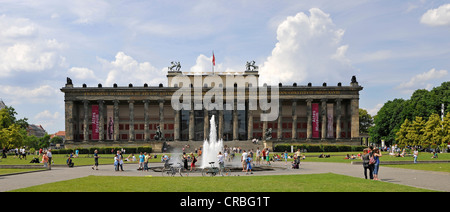 Altes Museum et fontaines de Lustgarten jardin d'agrément, l'île aux musées, classée au Patrimoine Mondial de l'UNESCO, Mitte, Berlin Banque D'Images