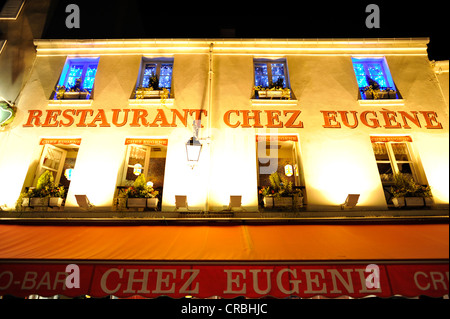 Restaurant Chez Eugène la nuit, Place du Tertre, Montmartre, Paris, France, Europe Banque D'Images