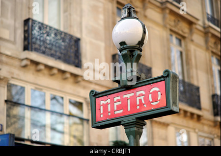 Panneau de l'historique chemin de fer souterrain du métro, Paris, France, Europe Banque D'Images