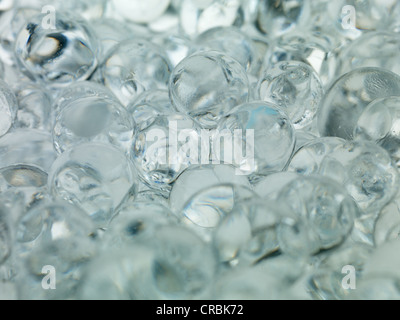 Boules de froid de glace translucide transparent macro gris Banque D'Images