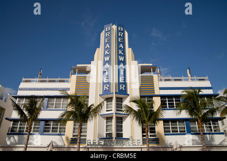 Hôtel Art Déco de brise-lames sur la célèbre Ocean Drive à South Beach, Miami Beach, Florida, USA Banque D'Images