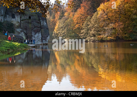 Eaux et forêts autour de l'Externsteine rock formation à l'automne, la Forêt de Teutoburg, , Rhénanie du Nord-Westphalie Banque D'Images
