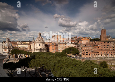 Les deux églises de Santa Maria di Loreto et Santissimo Nome di Maria al Foro traiano et Marchés de Trajan, Rome, Italie, Europe Banque D'Images