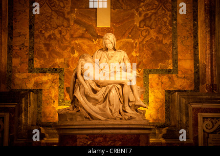 Pieta de Michel-Ange statue dans la Basilique Saint-Pierre, Vatican, Rome, Latium, Italie, Europe Banque D'Images