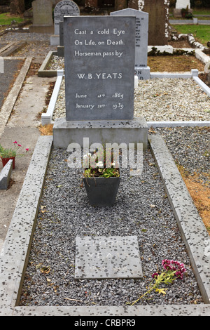 Tombe de W. B. Yeats, Drumcliff, Comté de Sligo, Connacht, Irlande, Europe Banque D'Images